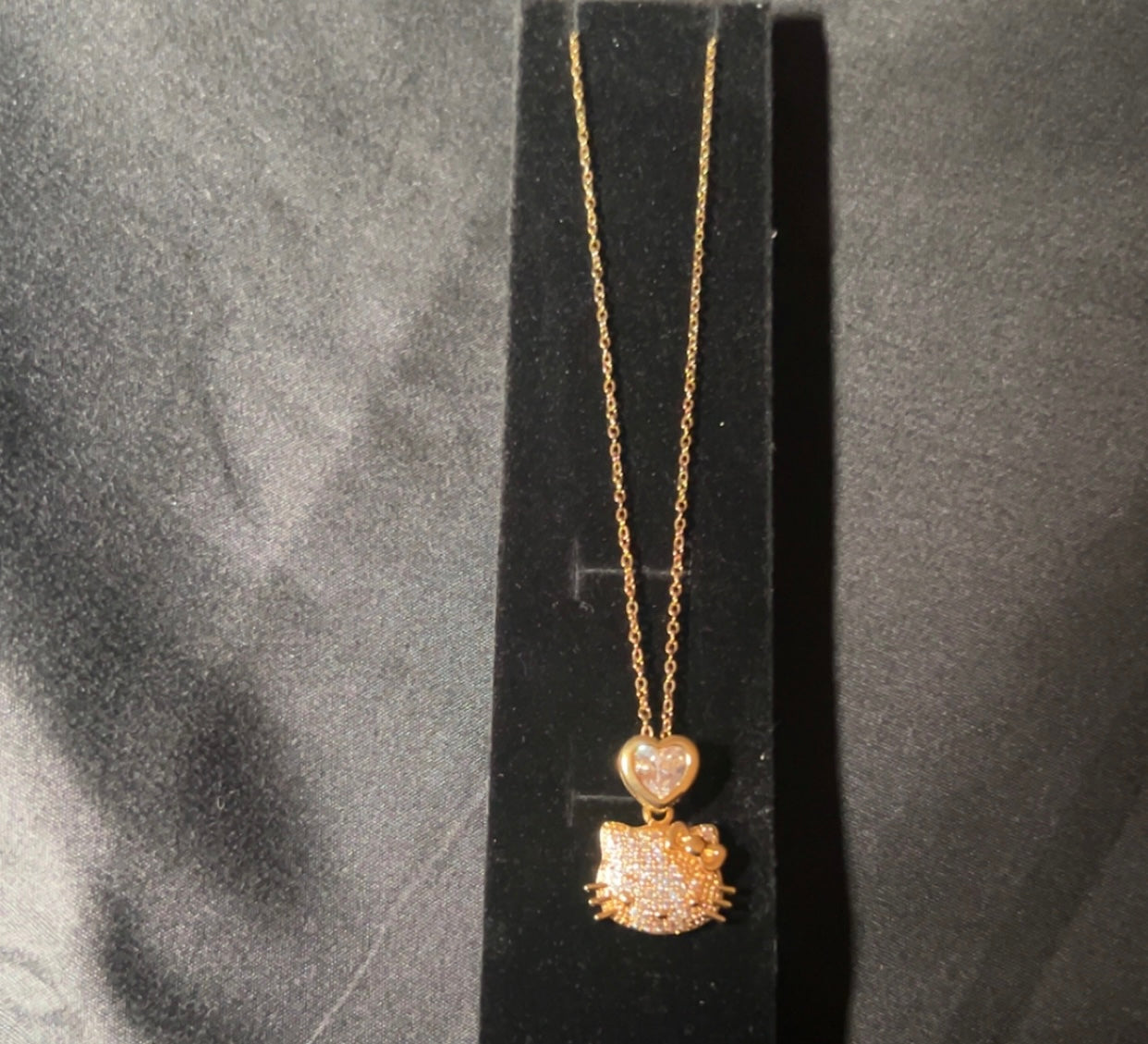 Hello kitty heart necklace