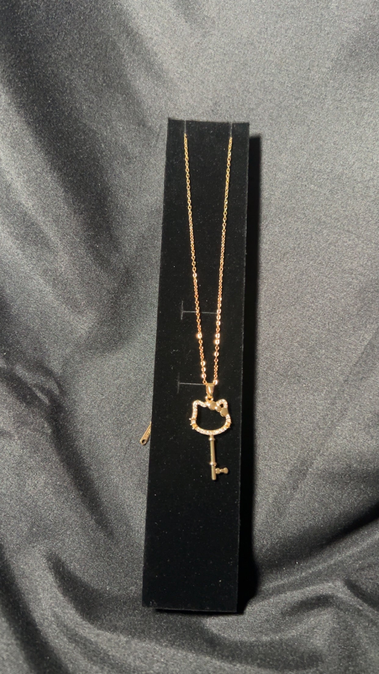 Hello kitty key necklace