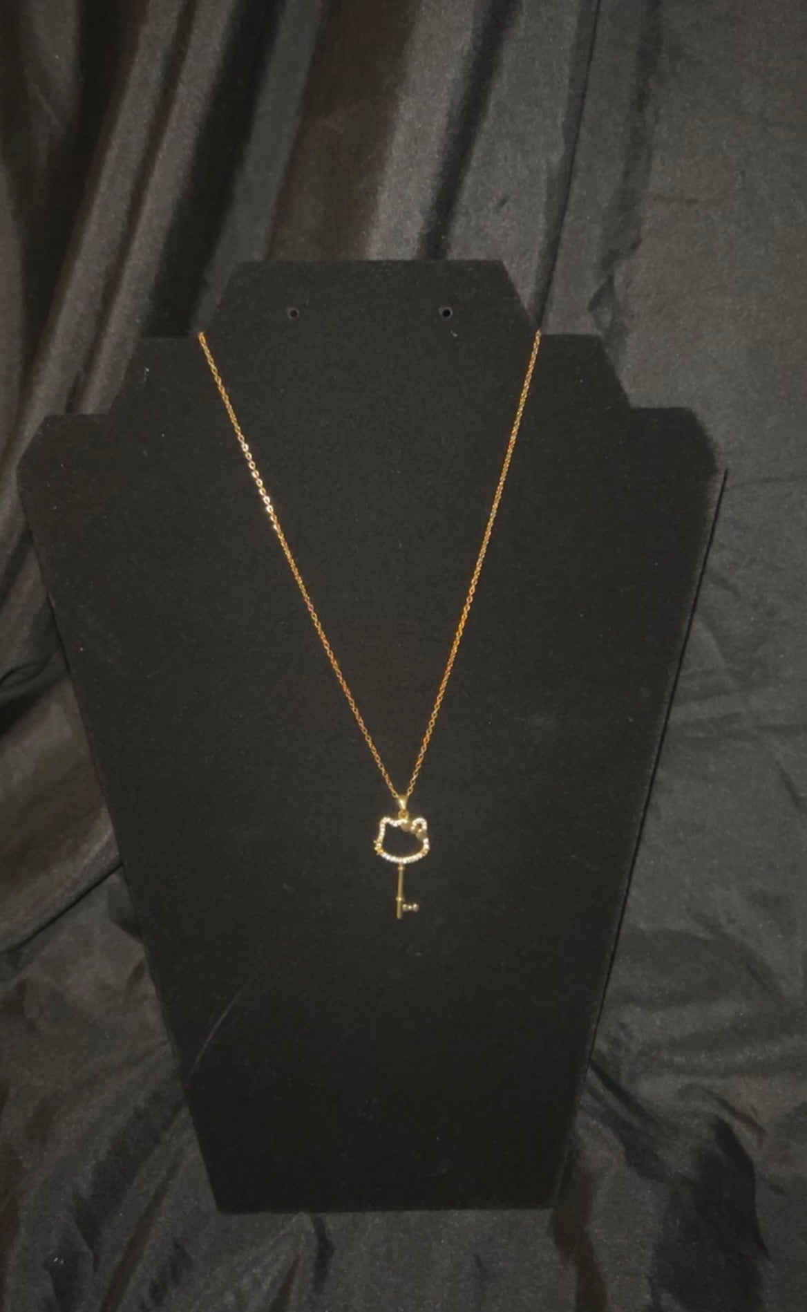 Hello kitty key necklace
