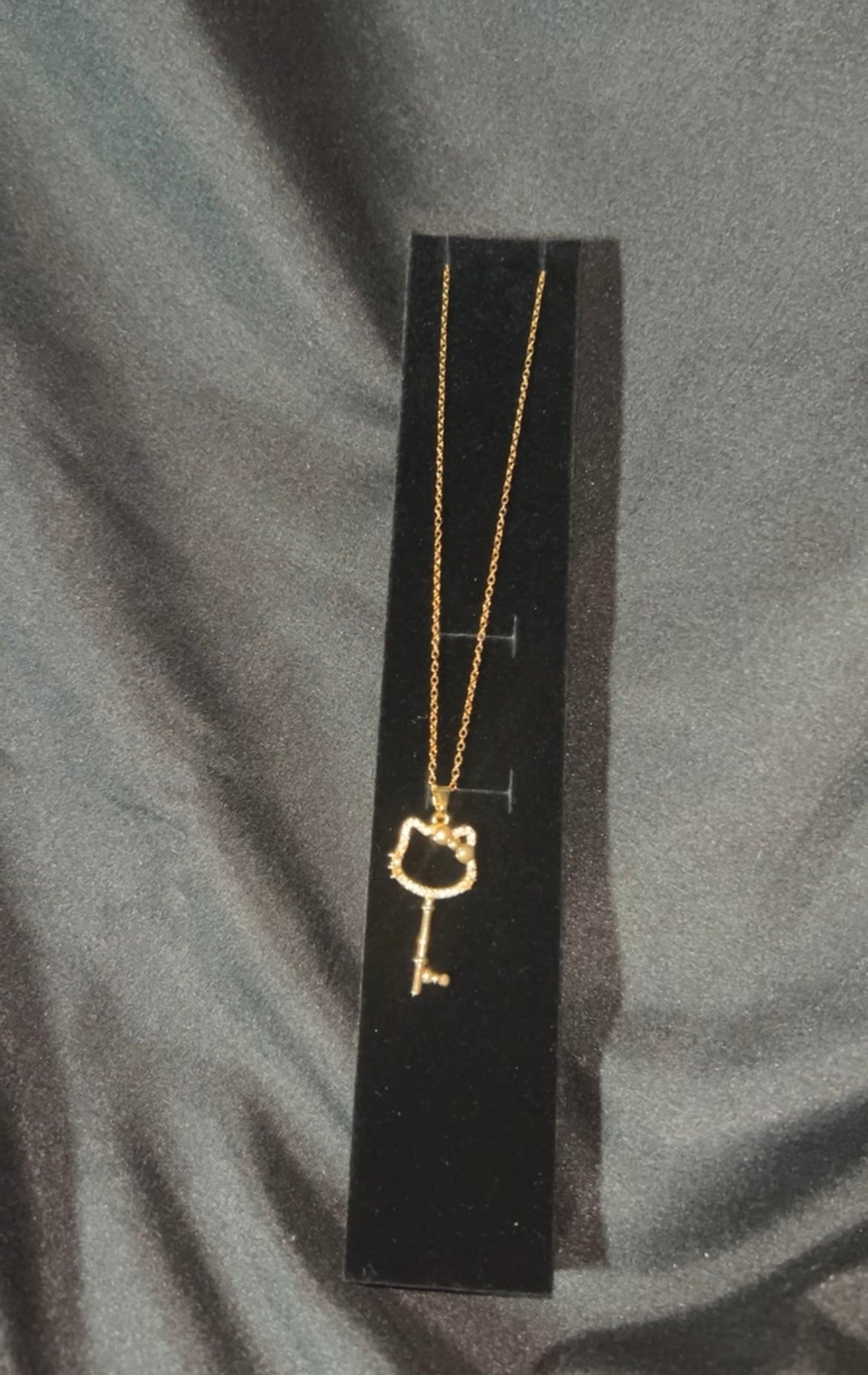 Hello kitty key necklace