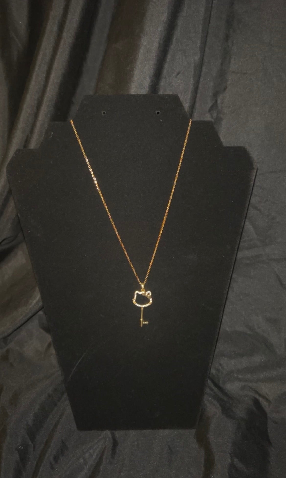 Hello kitty key necklace