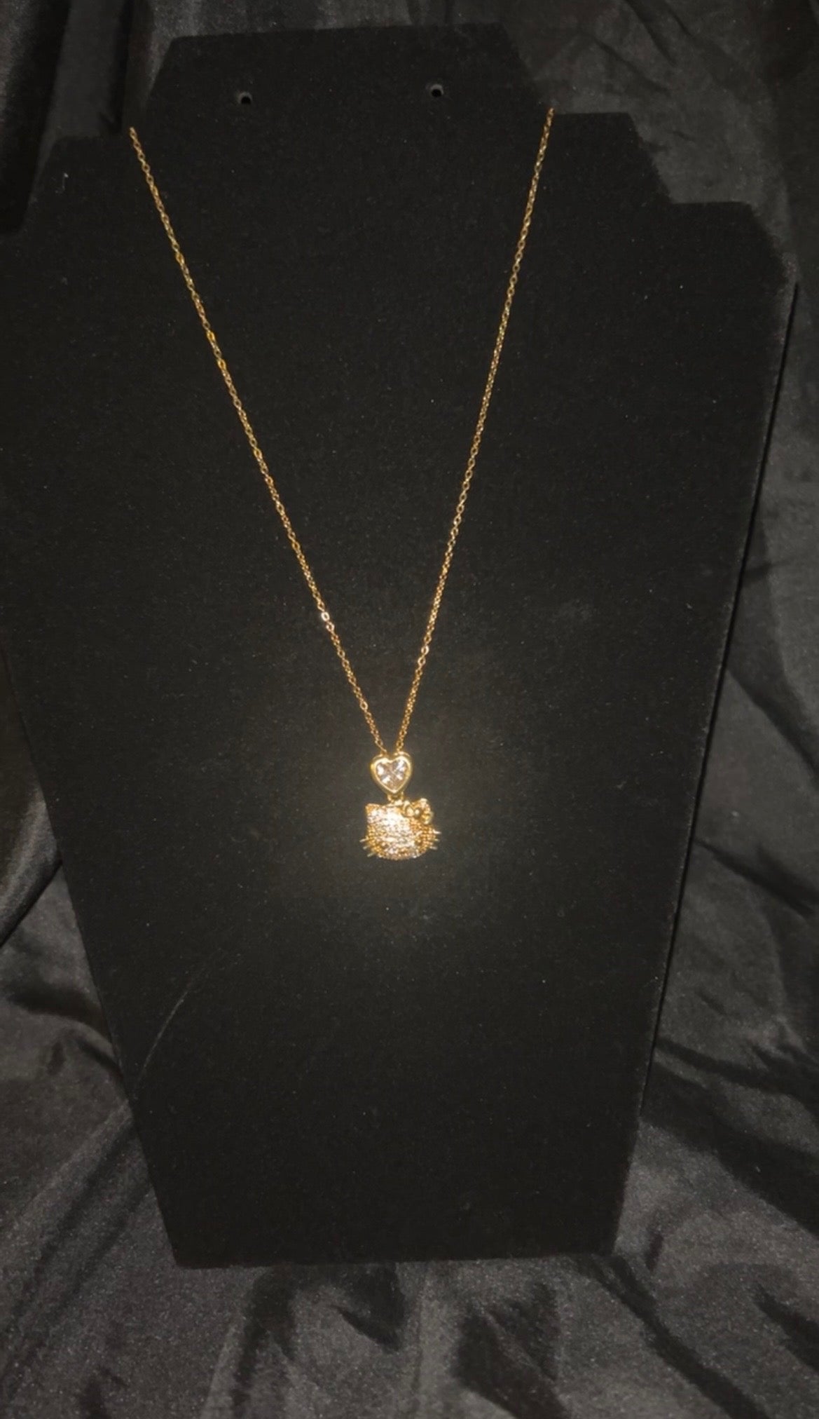 Hello kitty heart necklace