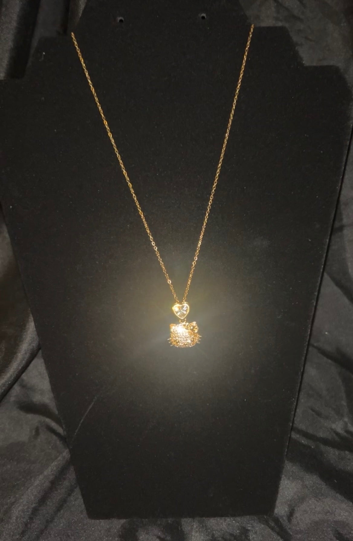 Hello kitty heart necklace